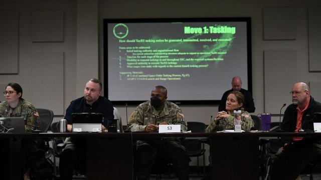 卫星|建造至少4层军事卫星星座，从地球到月球都有，新办公室已经成立