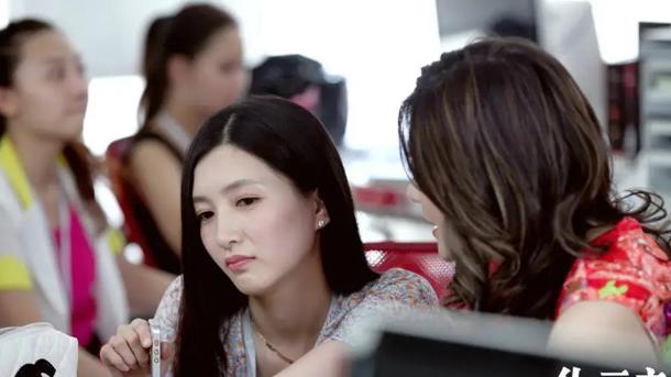 闫妮|《一仆二主》真的很有趣，看到张嘉益和闫妮，就让大家觉得开心