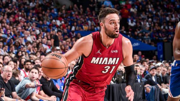 热火队|4-2！NBA东部第1晋级决赛，巴特勒展现硬汉形象，哈登悲情离场