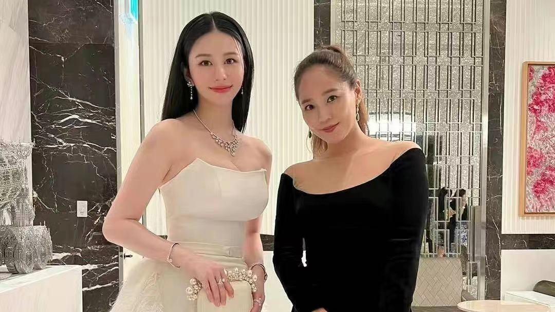 邱淑贞|邱淑贞女儿比妈妈长相略逊色，不过拥有可爱娃娃脸，配甜美穿搭也不错