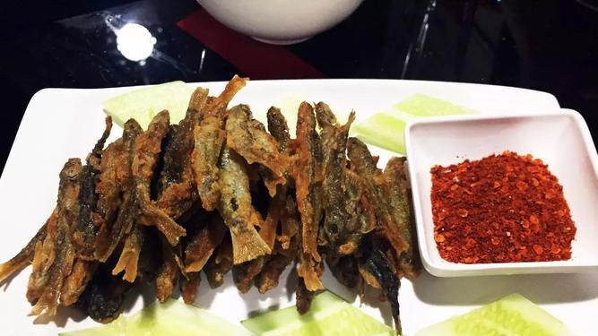 网红一行4人，吃饭收270元喊贵，导致老板受网暴