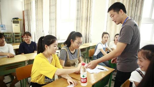 教师|某中学新聘教师名单走红，多数是名校生，仅一人毕业于师范学校