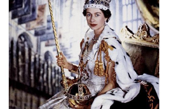 96岁英国女王去世，生前曾被确诊新冠，去世前两天露面手背淤青