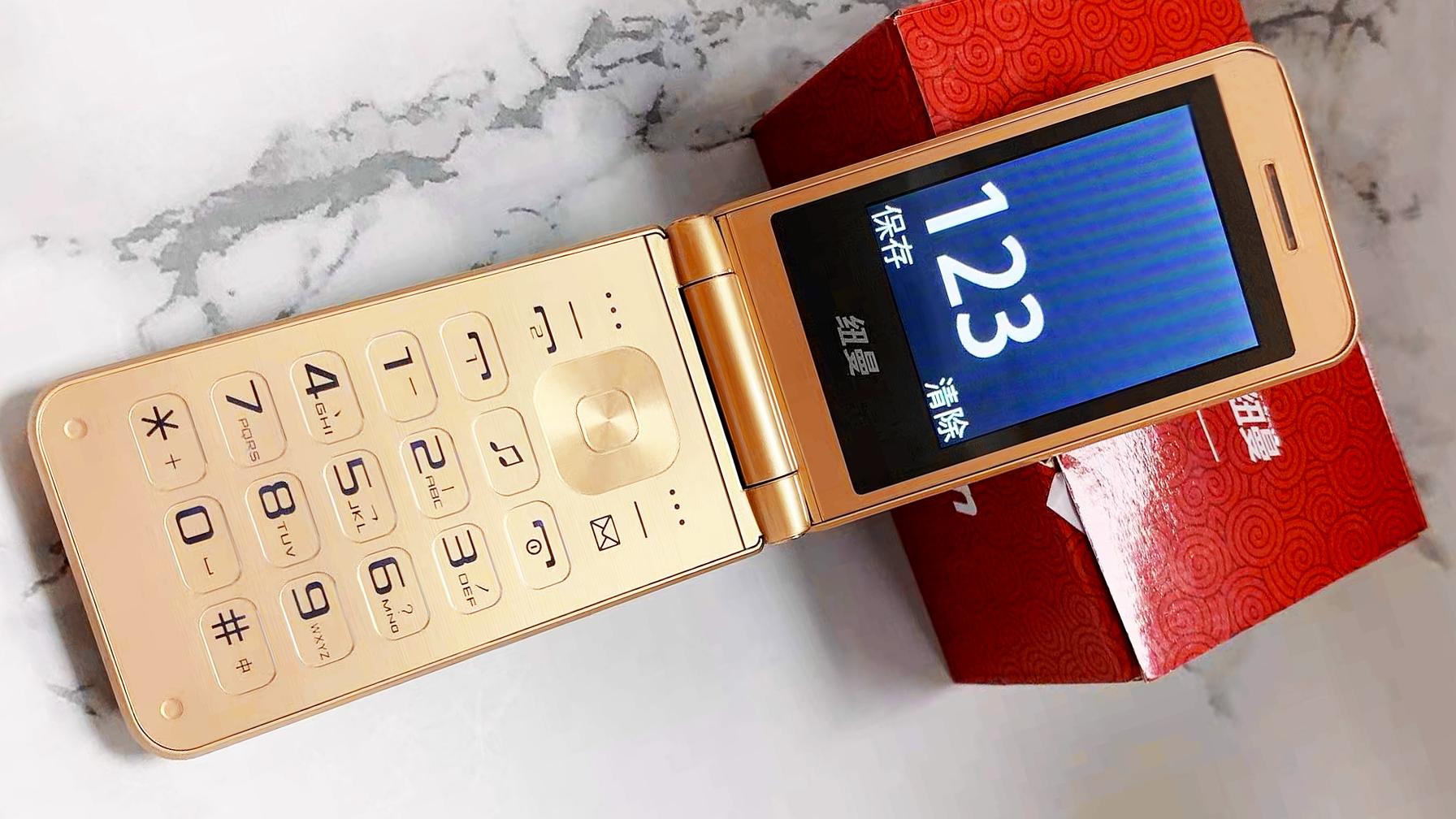 耳机|MP3厂商做手机，二手纽曼f9老人机体验，翻盖双屏设计有意思