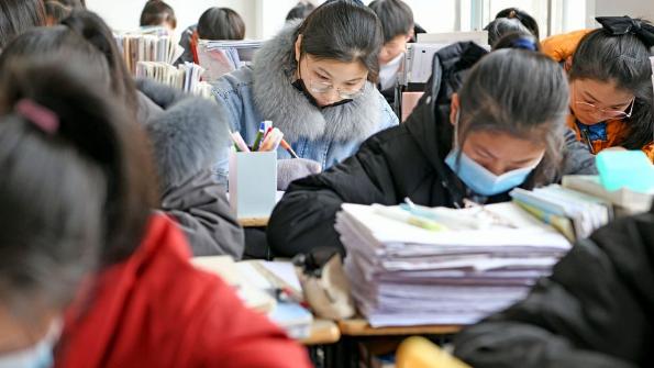 大学生|已经“饱和”的4个专业，看似发展前景好，实则容易毕业即失业