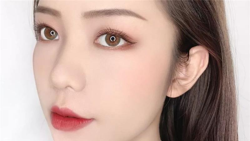 唇膏 水感妆容怎么打造