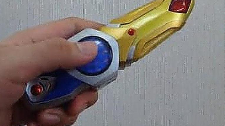 艾克斯奥特曼|奥特曼人间体使用的武器，差别很大，这些武器，你都说得出来吗？