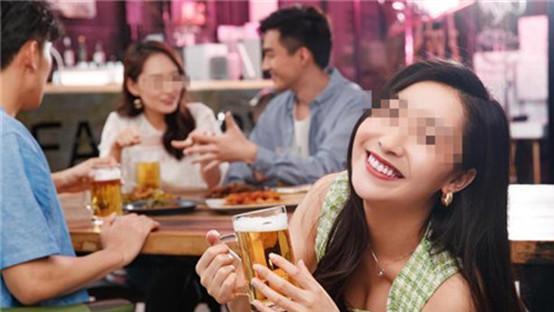 2021年湖北美女醉倒健身场，遭陌生男子强行发生关系，最终酿悲剧
