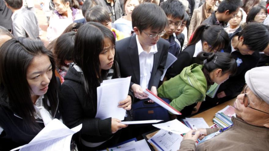 求职|女生怒斥公司“招聘套路”，6000的底薪，还要扯这么多“弯弯绕”