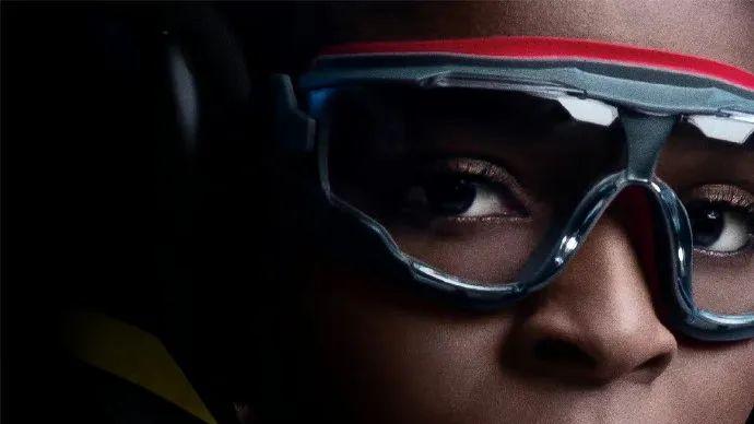 |漫威《黑豹2》发布12位角色海报，钢铁之心身穿战甲非常帅气