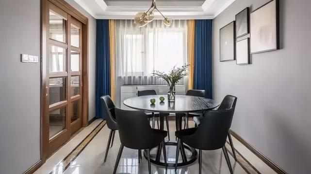 带阁楼的新房，以黑白灰为主基调，装饰出一个轻奢、高雅的家