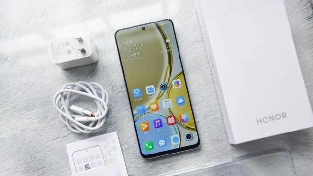 华为荣耀|荣耀X50配置出炉！5300毫安+66W快充，最大储存16+512GB！