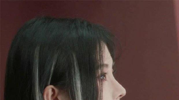 鞠婧祎|鞠婧祎最新灰色挑染造型 精致妆容尽显纯欲气质