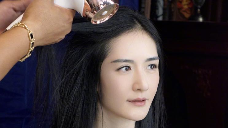 芒果台|曝谢娜吴昕被芒果台除名，官网查无此人，主页认证仅显示主持人