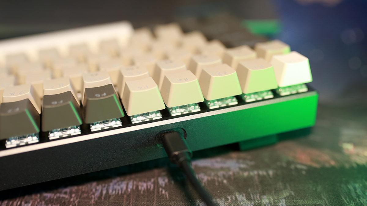 颜值高而支持多模式，雷柏V700-8A机械键盘的轻体验
