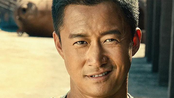 吴京|吴京在国外爆火，名字出现在美剧中，一人打败三个美国特工