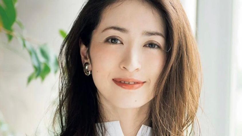 烫发 女人上了年纪别乱烫头发，要懂得这“3要3不要”，烫错太容易显老