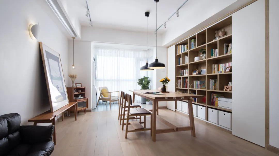 不再为了面子，客厅功能化后，整屋敞亮了，哪怕小户型也住得舒坦