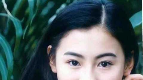 张柏芝|张柏芝新造型像火龙果，夸张的恨天高丑绝了，全靠绝色美貌撑起一片天