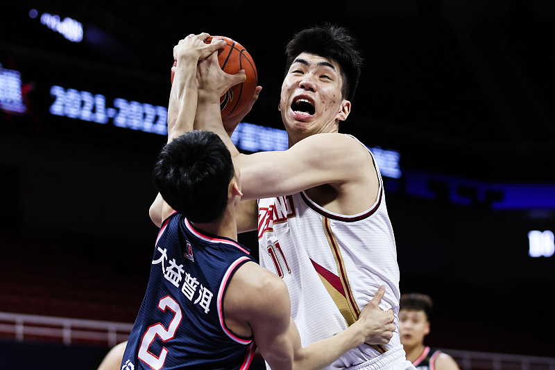广东男篮|广东两大中锋同场爆发！徐杰狂砍25+5，四场季后赛效率惊人