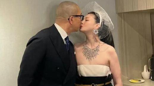 汪小菲|大S再婚的头纱都是汪小菲买的，张兰特意直播戴头纱，讽刺前儿媳