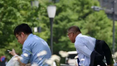 失业率|失业率创新高！不仅青年面临失业危机，“中年危机”也会到来