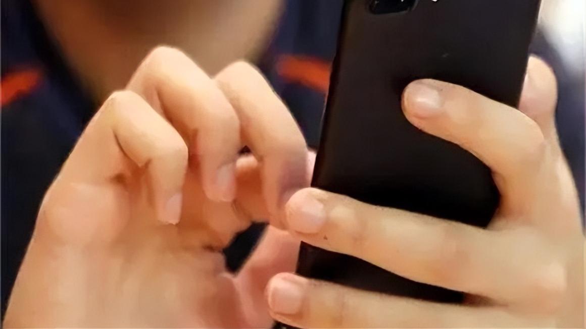 2016年湖南一桩人妻出轨私密照泄露引发的荒唐伦理闹剧