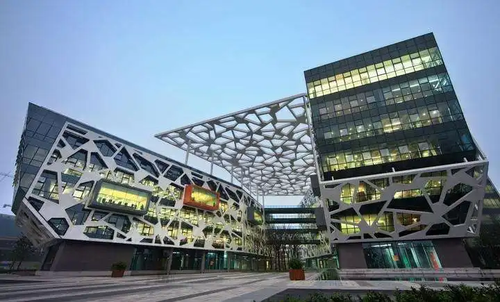 阿里巴巴|阿里北京总部大楼比杭州园区还大，买地盖楼舍得花几十亿但很成功
