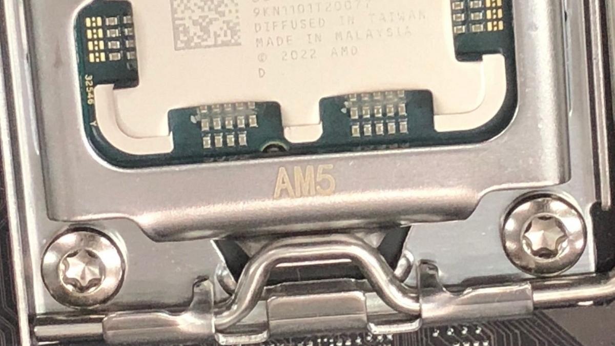 AMD Ryzen 7 7700X实物照曝光亮眼的“八爪鱼”造型顶盖