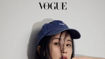 挤水分 李宝英《vogue korea》最新画报公开，不同的服装尽显独特魅力