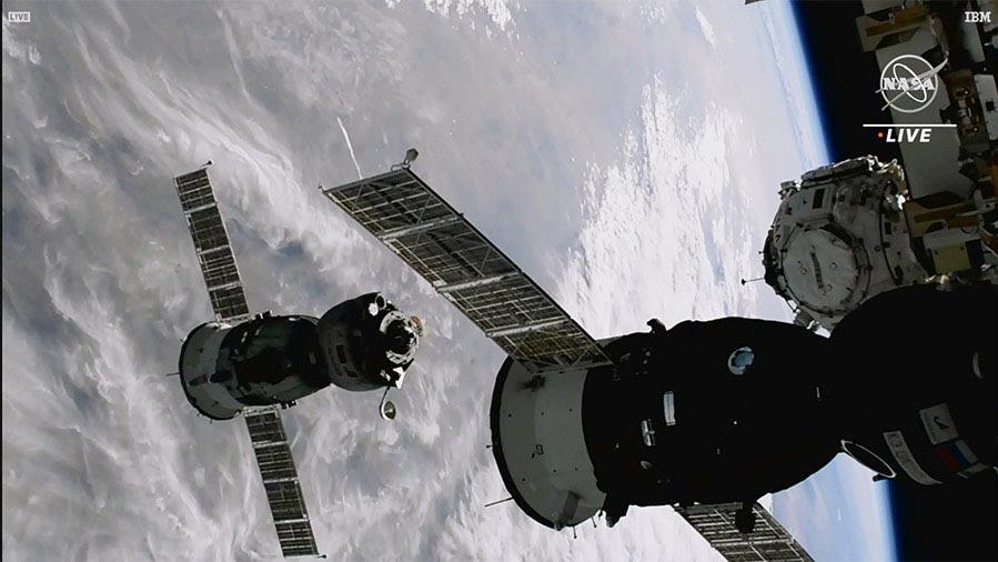 俄宇航员已从太空空间站撤离并返回地球