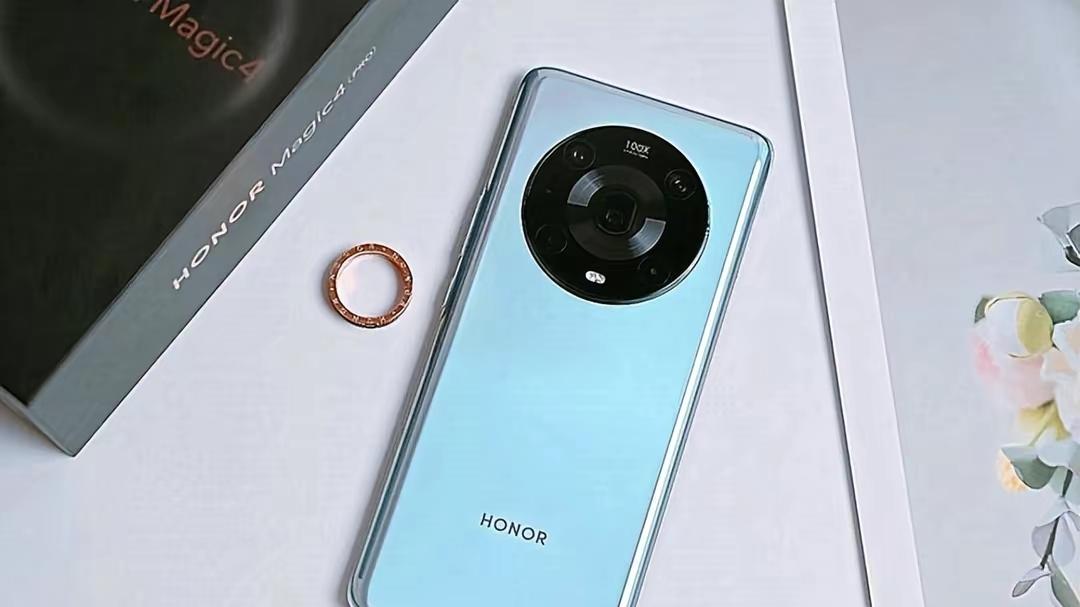 华为荣耀|荣耀magic5将采用大底可变光圈镜头，搭载骁龙8Gen2芯片年底上市