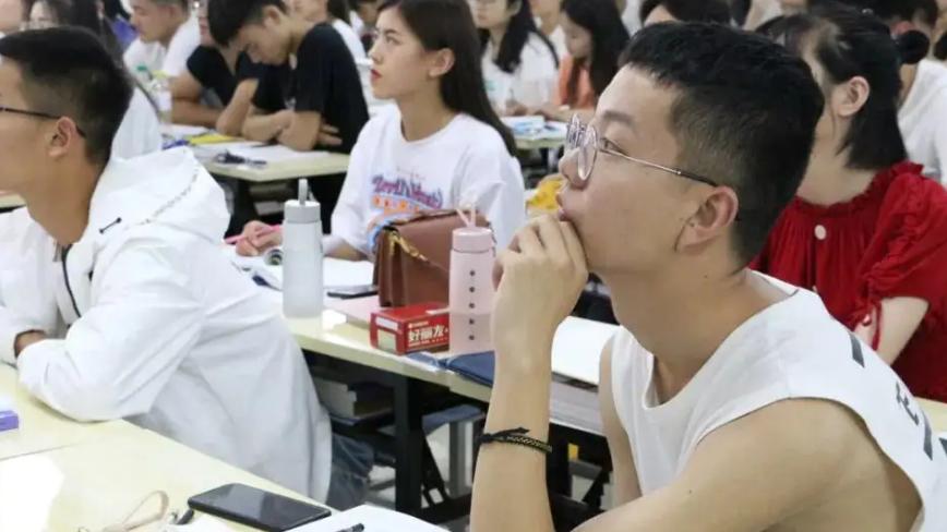 营收|“对不起，我们不认专升本”，企业招聘门槛升高，专科生何去何从