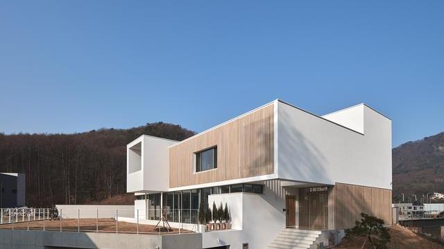 阳台|300的大别墅，院子堪比篮球场！没点审美真盖不出这么好看的别墅