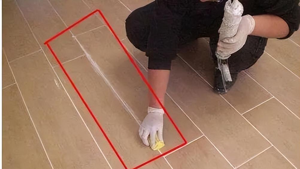 铺瓷砖要留缝隙吗？刚做一年的瓷砖到处是问题！欲哭无泪！