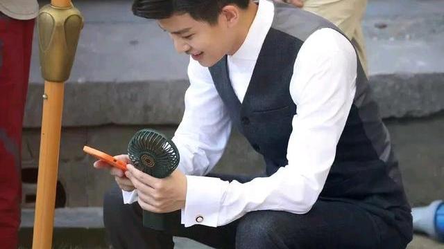 李沁|李沁秋冬装又美又飒，与任嘉伦合作的《请君》中抢亲镜头霸气侧漏