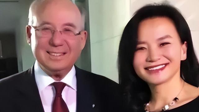 央视|央视女主播，竟然是间谍？一句话暴露身份，幕后靠山浮出水面