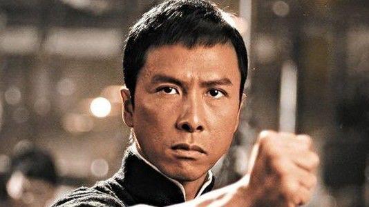 甄子丹|功夫高强的甄子丹，竟然抱不动80斤的女星陈钰琪?