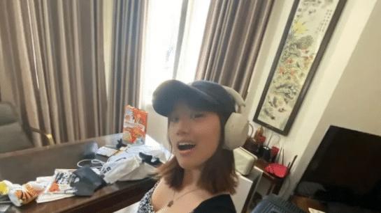 贾静雯|贾静雯17岁大女儿晒性感照，身材凹凸很迷人，穿露脐装显成熟