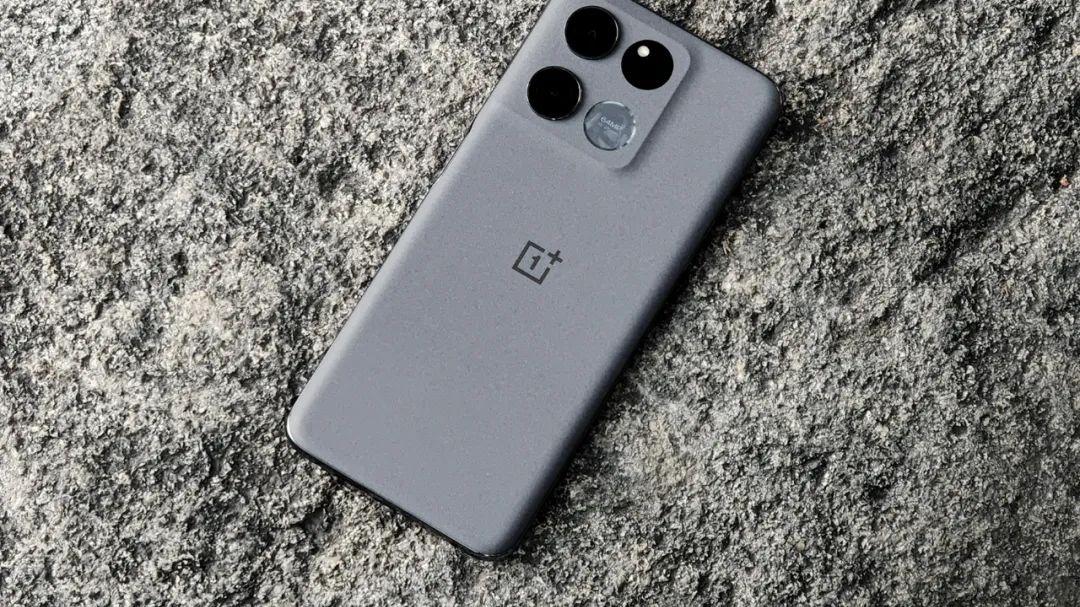 折叠屏|高刷LCD屏幕+5000mAh电池，它是最便宜的天玑8100手机