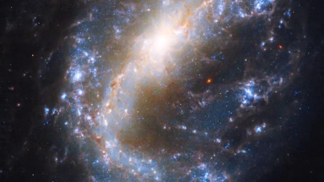星系变虫洞：宇宙在韦布望远镜眼中显露出了它诡异的一面