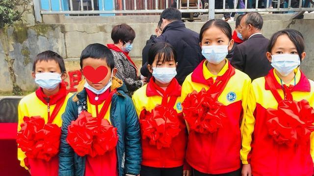 张艺兴|张艺兴粉丝给优秀学生奖励小猪，如今养到300斤，每头或赚2500元