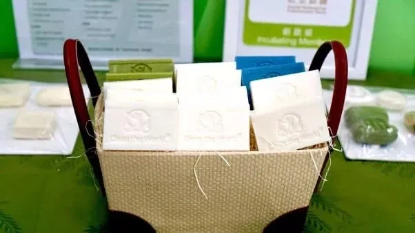 在宾馆退房时，把房间所有一次性物品带走的人，是真的穷吗？