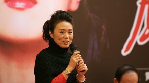 吴琼|她是国家一级演员，40岁才谈初恋嫁小15岁男演员，结婚15年至今无子