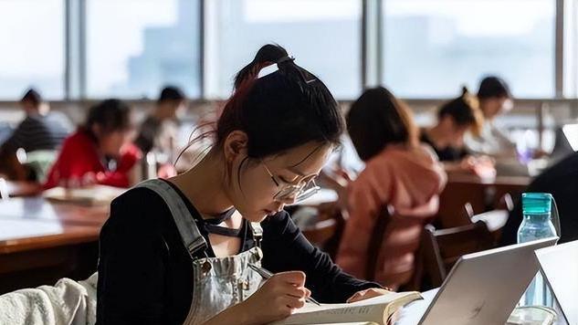 本科生|研究生真的遍地都是？提升学历有必要吗？中国人学历真相是什么？