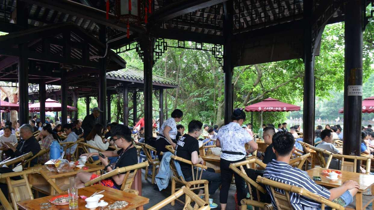武汉|国内两座“懒汉”城市：当地美女如云，每天喝茶逛街，工作成次要