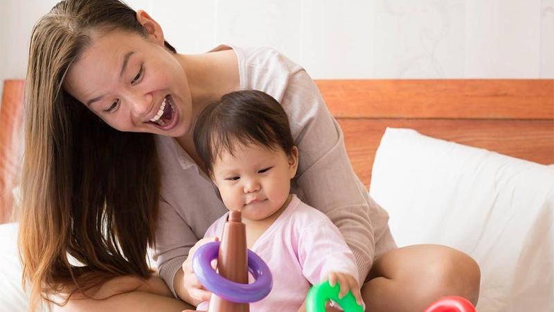 亲子关系|宝宝平时都是由奶奶带的，不和妈妈亲，怎么办？