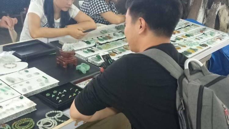 翡翠|翡翠市场行规：出价就必须买！新手小白注意了，这不是强买强卖
