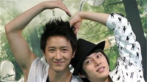 马东|金希澈晒韩庚女儿出生伴手礼，庚澈是很体面的be？