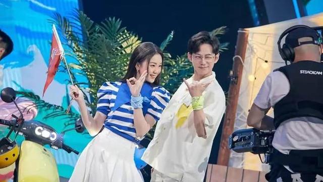 冯禧|长相甜美气质佳，学霸主持人，跟偶像谈恋爱，网友：小说照进现实